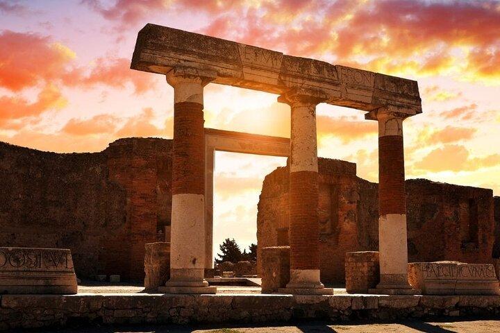 Explore Pompeii & Stabiae – Small-Group Classic Ford Transit Tour
