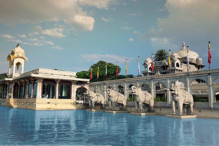 Udaipur in Full Day Sightseeing 8+places with Entrances fees