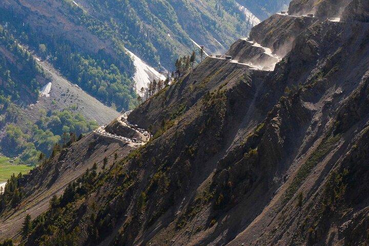 Majestic Sonamarg: A Day Trip to the Meadow of Gold from Srinagar