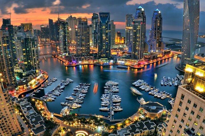 Enjoy Marina Luxury Yacht Tour with Breakfast
