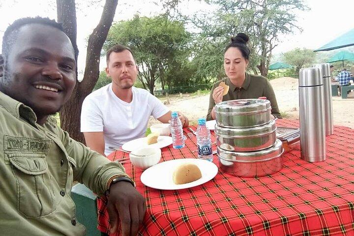 5 days lodging safari (lake manyara,Serengeti, ngorongoro crater)