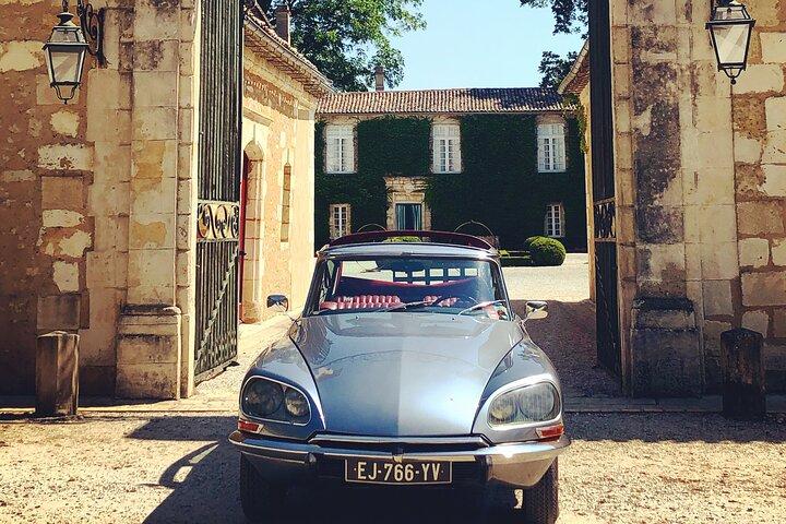 3H private city tour of Bordeaux and vineyard in a Citroën DS