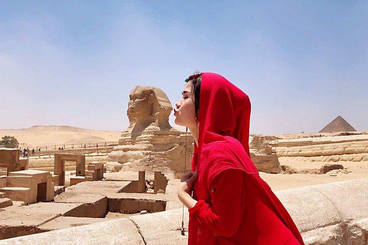 Giza Pyramids, Sphinx, Saqqara, and Memphis Day Tour