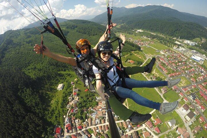 HappyCloud Paragliding Tandem Flight from Poiana Brasov