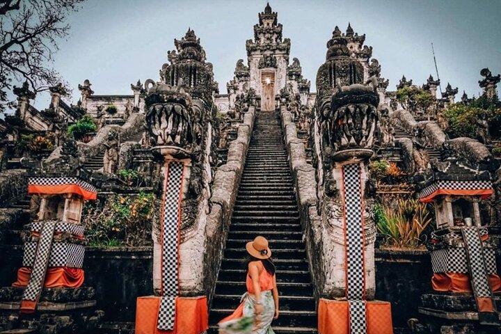 East Bali Tour: Gate of Heaven, Water Palace, Sleeping Gajah