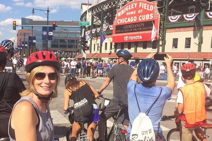 Chicago Bike & Classic Food Tour: Bikes, Bites & Views - Adults