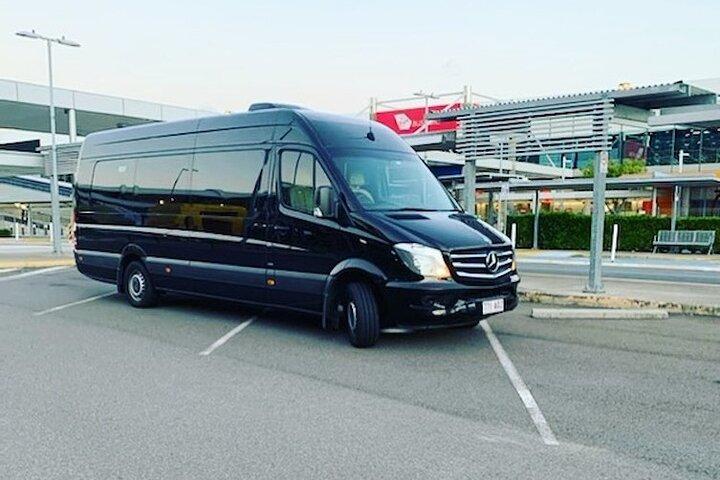 Premium Private Transfer FROM Sydney Airport to Sydney CBD/Downtown 1-13 people