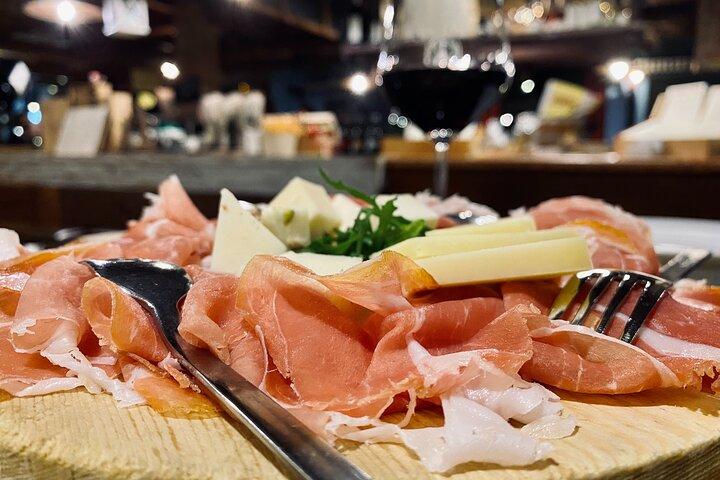 Turin: Sunset Food & Drinks Tour by Do Eat Better