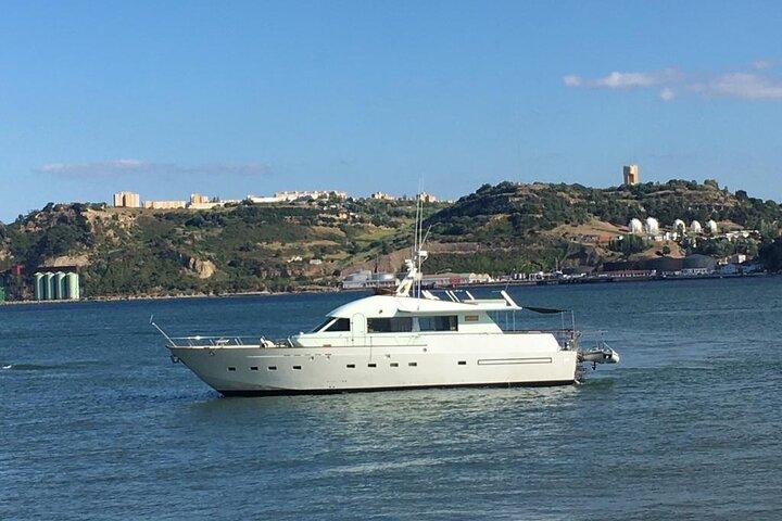 Sunset Cruise Lisbon | VIP Yacht Lisbon Party