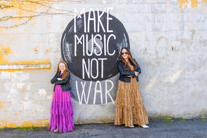 Nashville Mural Photowalk Tour with Professional Photographer