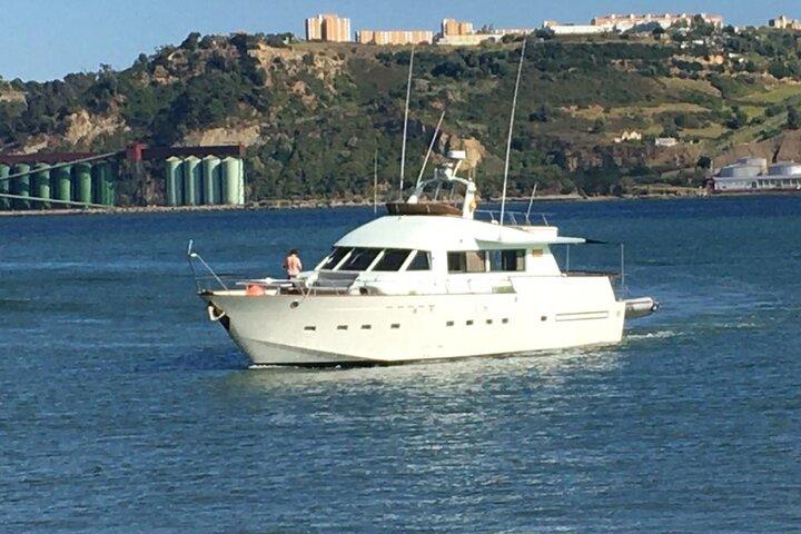 Sunset Cruise Lisbon | VIP Yacht Lisbon Party