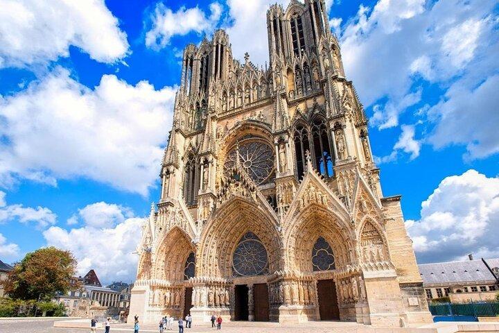 Paris to Reims one way or round-trip transfer in Sedan Car or Van