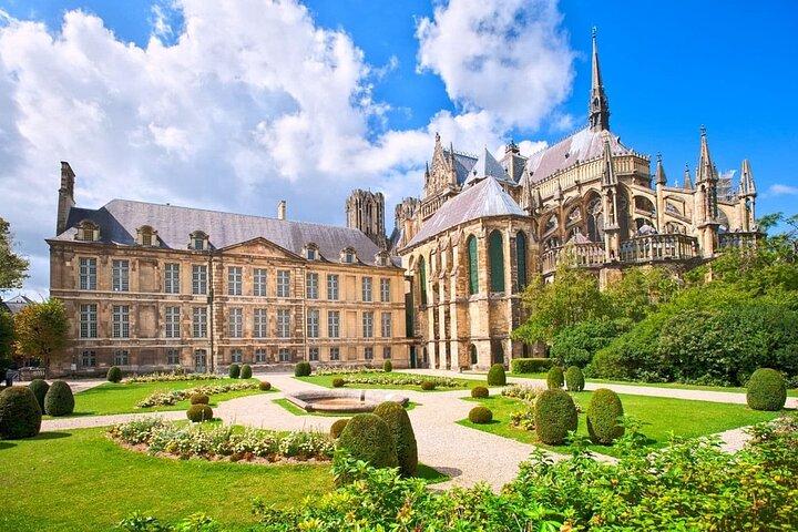 Paris to Reims one way or round-trip transfer in Sedan Car or Van