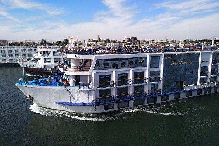 Cairo, Aswan and Luxor 7 Days 6 Night by a 5 Star Cruise