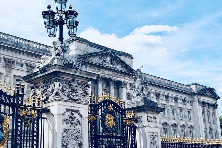 Buckingham Palace, St James Palace & Tea at Kensington Palace