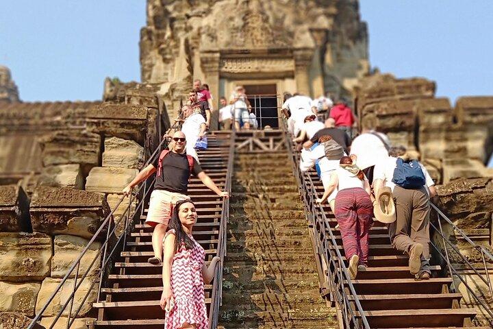 Siem Reap Day Tour to Angkor Wat, Bayon, Ta Prohm, and South Gate