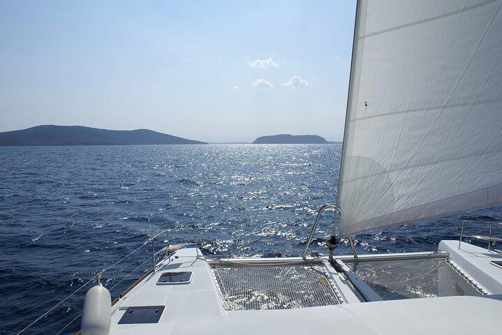 Private Catamaran Tour: Lisbon coast cruise with barbecue and drinks