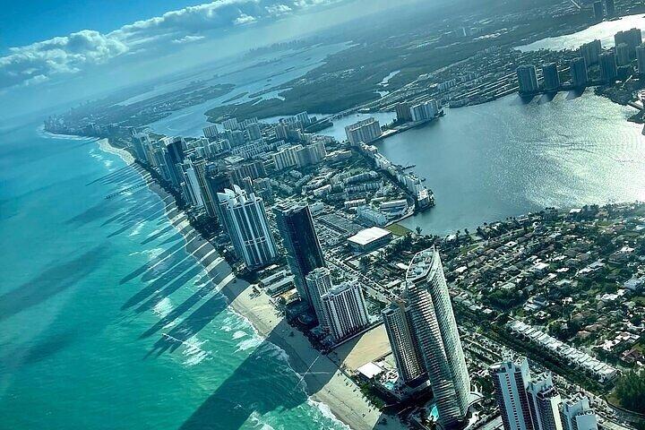 Private 60 Minute Romantic Excursion Air Tour with Champagne