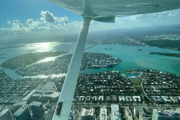 Private 60 Minute Romantic Excursion Air Tour with Champagne