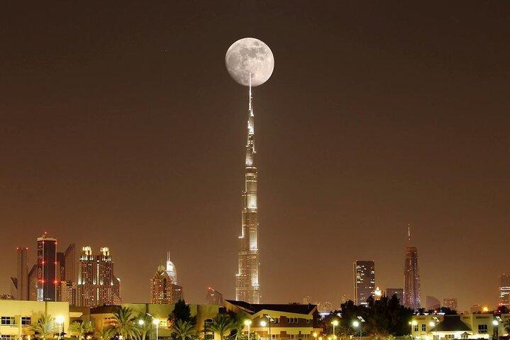 Tour of Burj Khalifa and Dinner in One Of The Tower Restaurants