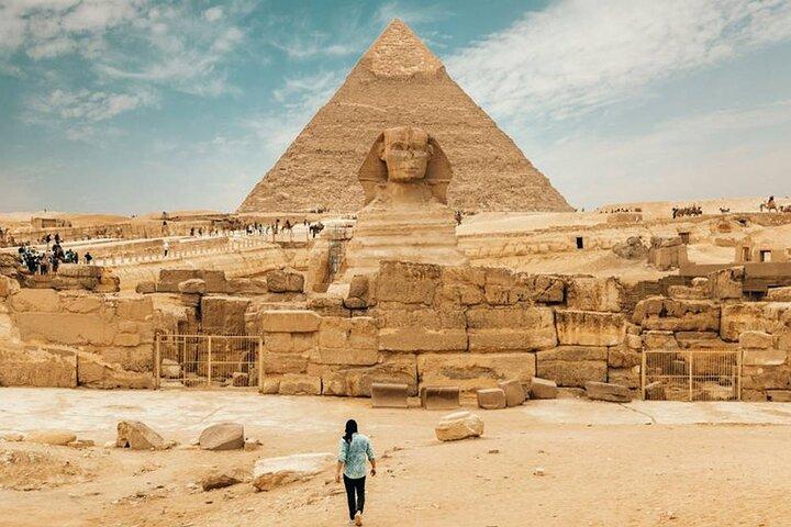Private Day Tour: Giza pyramids and Saqqara and Memphis