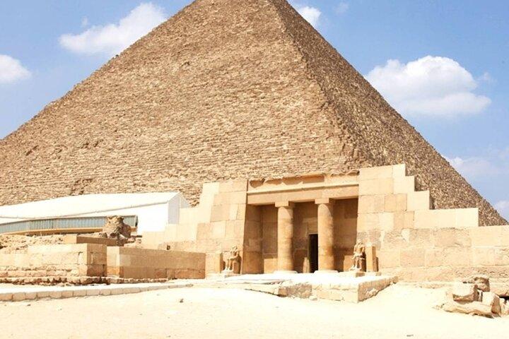 Inclusive Tour Giza Pyramids, Sphinx, Memphis, and Saqqara, Pyramids view Lunch
