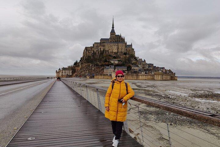 Mont Saint Michel Private VIP Tour with Champagne from Paris