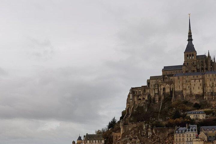 Mont Saint Michel Private VIP Tour with Champagne from Paris