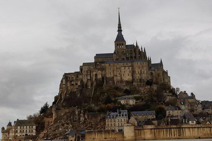 Mont Saint Michel Private VIP Tour with Champagne from Paris