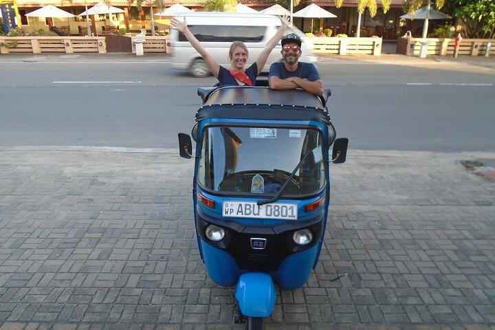 Explore Colombo by Tuk Tuk – All Entry Fees & Food Included