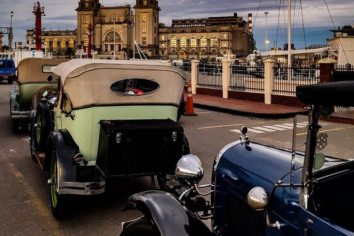 Buenos Aires tour in a luxury Vintage car with dinner and show in Rojo Tango