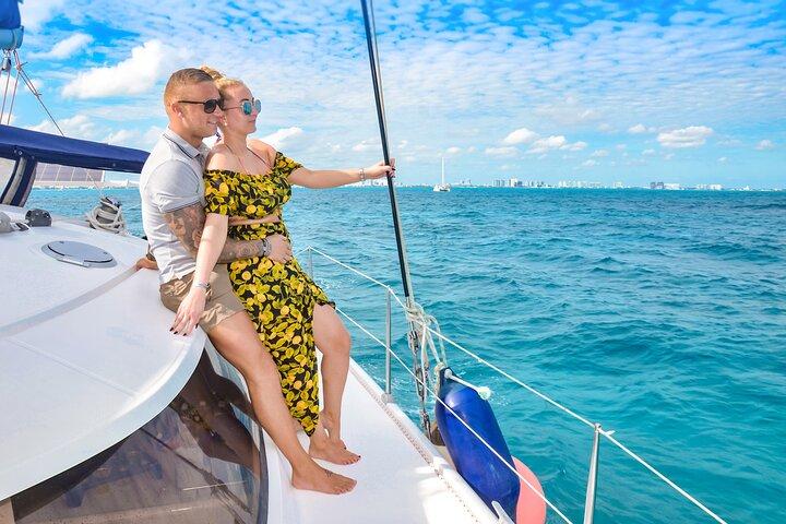 Isla Mujeres Catamaran Tour with Open Bar, Lunch and Snorkeling