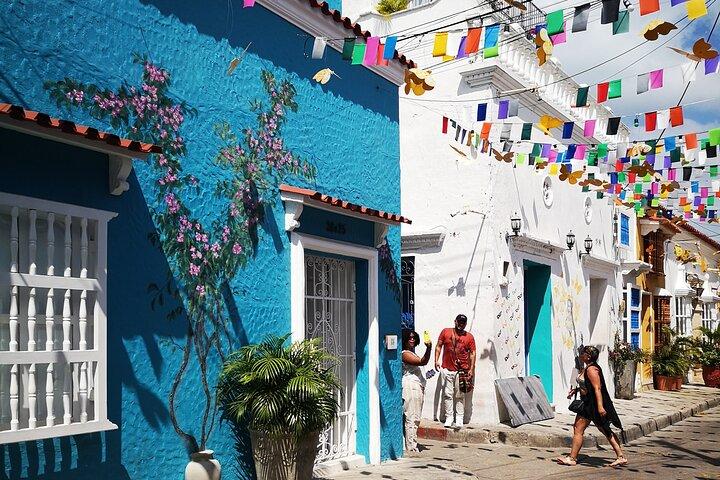 Walking Tour with Transfers - Gabriel García Márquez & Cartagena Walled City