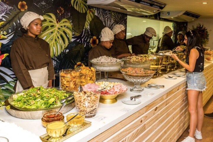 Rio Carnival Parade from a Prime Box – With Shuttle, Tour Guide, Food & Drink
