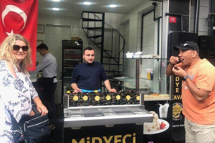 Istanbul Guided Walking Tours with Food and Beverage Tastings