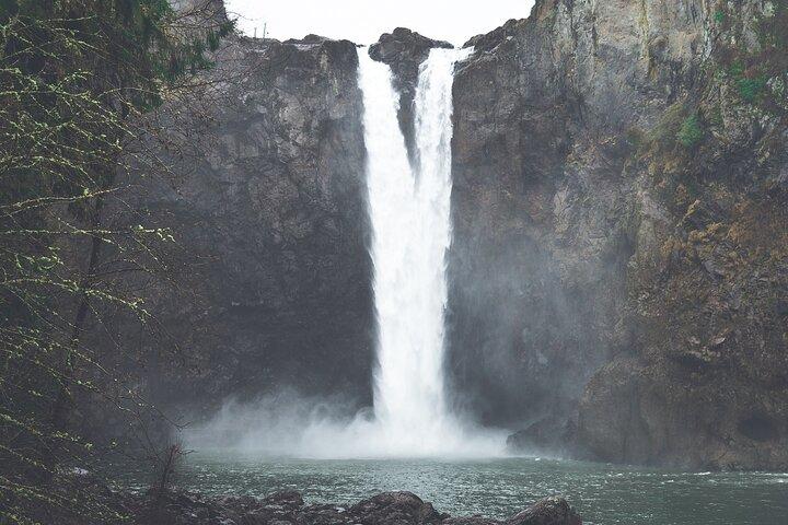 Visit Snoqualmie and Hike to Twin Falls (Transportation included)
