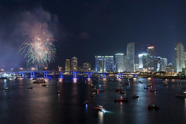 Miami: Fireworks Viewing Cruise - Includes Beverages