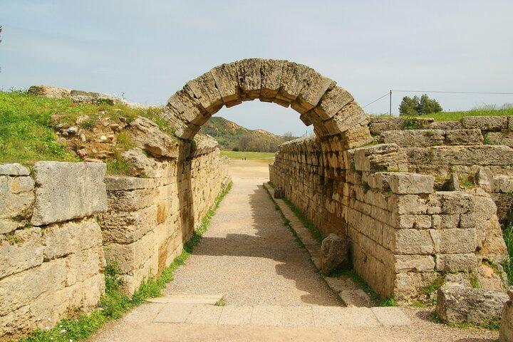 3 days Spanish guided tour in Epidaurus, Mycenae, Olympia, Delphi