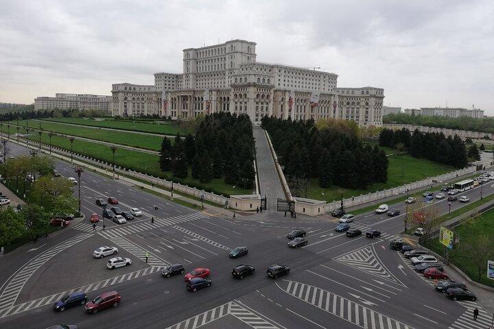 Contrasts of Communism - Small Group Walking Tour in Bucharest