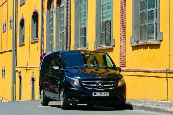 Private One-Way Transfer: Istanbul Airport ↔ City Hotels