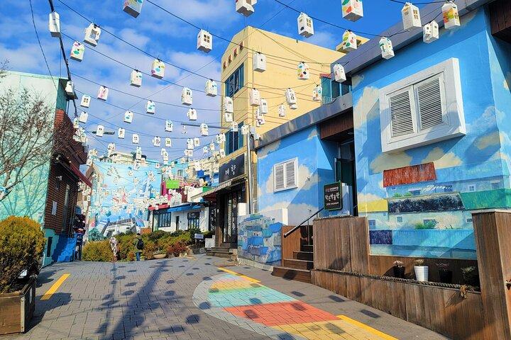 Gamcheon Culture Village, Jagalchi market storytelling Tour