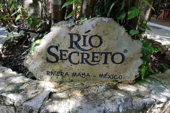 Discover the magnificent Secret River. Plus tour with Transport