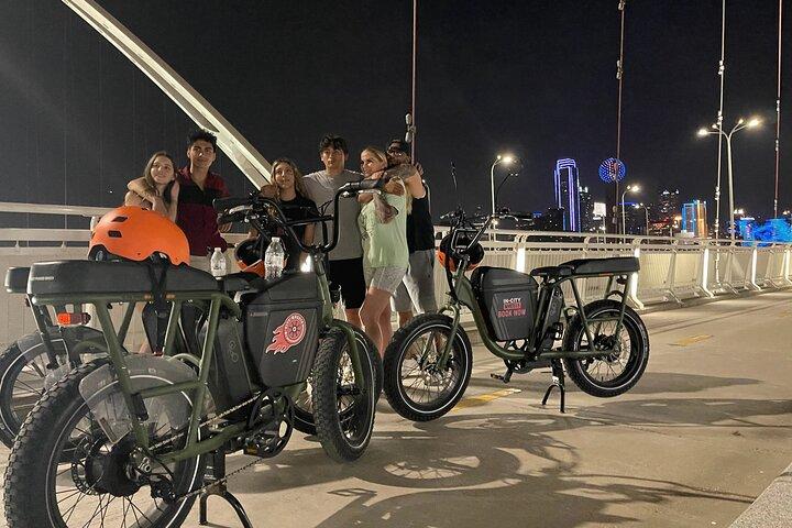 Downtown Dallas Sightseeing & History 2 Hour E-Bike tour
