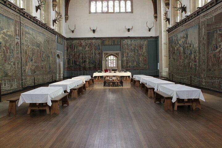 Private Hampton Court Palace Tour With Private Guide and Iconic London Taxi