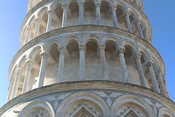 PRIVATE TRANSFER from Florence to Cinque Terre with stops in Lucca & Pisa