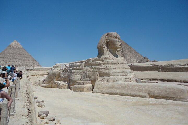 Giza Pyramids & GEM Museum