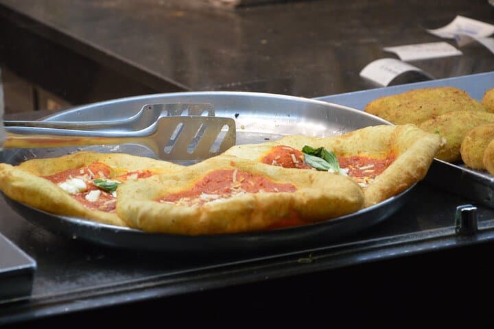 Slice of Heaven: Explore the Best Pizzas in Naples!