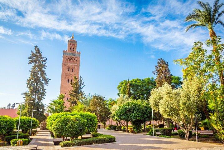 Arrival Private Transfer: Marrakech Menara Airport RAK to Marrakech in Van