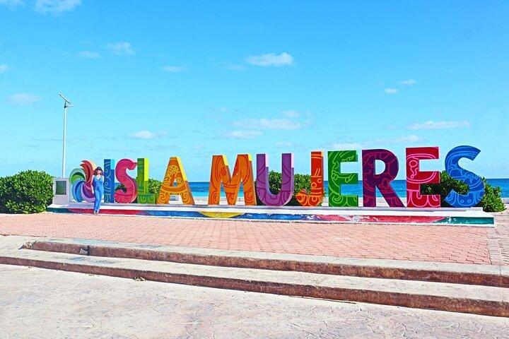 Catamaran sailing Tour to Isla Mujeres all inclusive