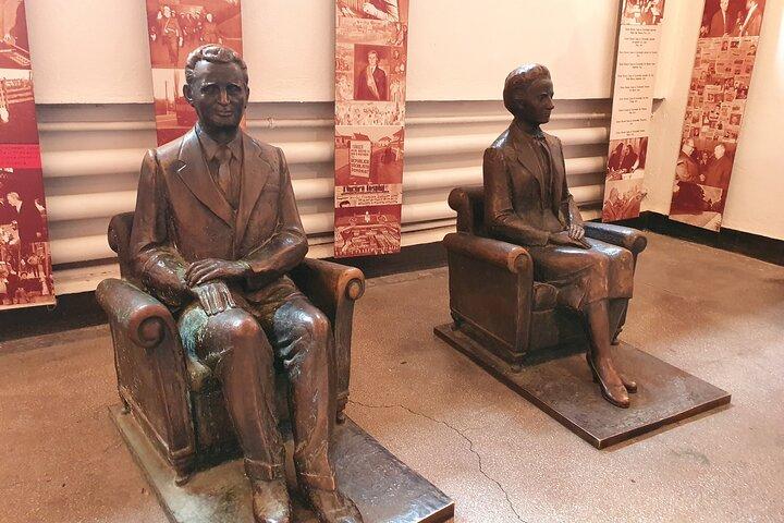 5 to 6 Hours - Private Bucharest City Tour about Ceausescu and Communism